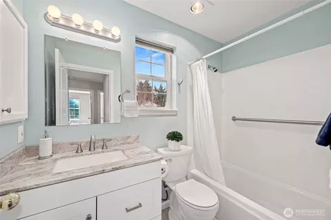 Bath - 10030 Holly Dr #133, Everett, WA 98204 photo 2 of 3
