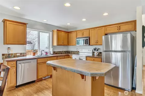 Kitchen - 19225 205th St E, Orting, WA 98360 photo 2 of 5