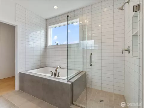 Bath - 23922 38th Ave SE, Bothell, WA 98021 photo 4 of 5