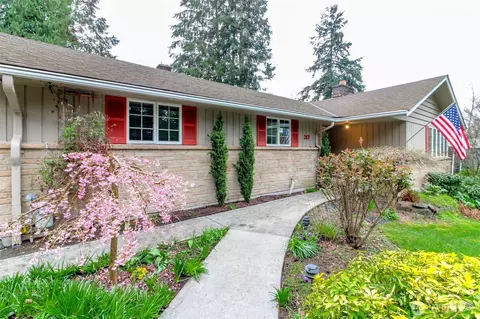 217 SW 176th St, Normandy Park, WA 98166
