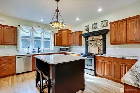 Kitchen - 41 Buck Ct, Sequim, WA 98382 photo 2 of 2