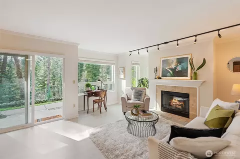31500 33rd Pl SW #E102, Federal Way, WA 98023