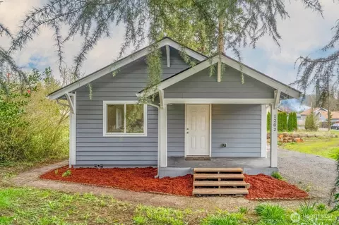 1202 N Pacific Ave, Kelso, WA 98626