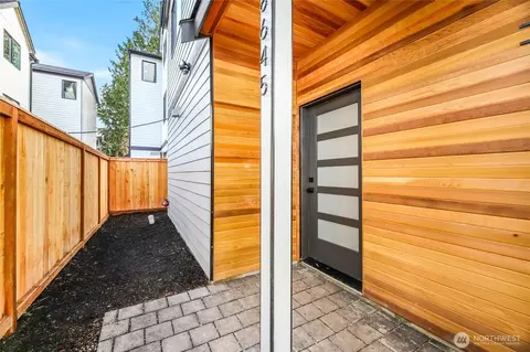 8645 18th Ave SW, Seattle, WA 98106
