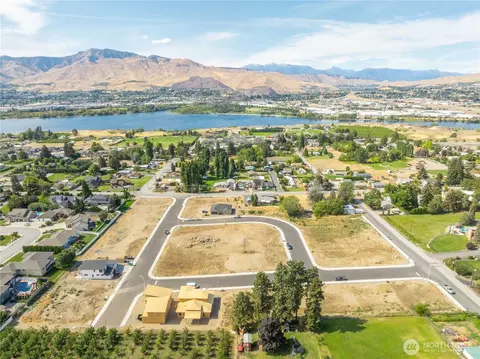 3255 NW Brianna Ave, East Wenatchee, WA 98802