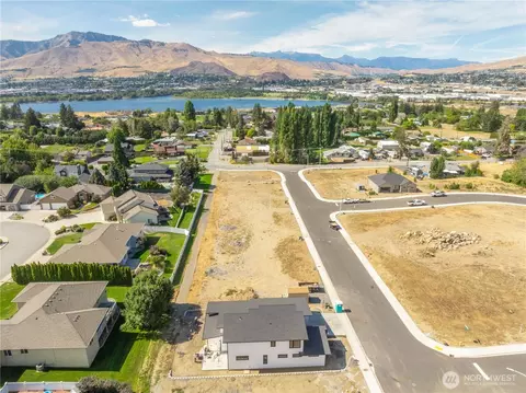 116 Chadwick St NW, East Wenatchee, WA 98802