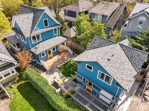 View/Area - 1111 19th Ave E, Seattle, WA 98112 photo 1 of 2