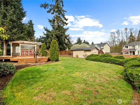 Exterior - 725 232nd St SE, Bothell, WA 98021 photo 10 of 12