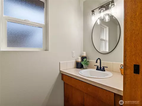 Bath - 725 232nd St SE, Bothell, WA 98021 photo 1 of 3