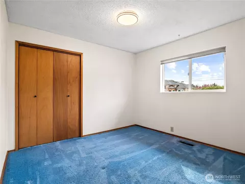 Bedroom - 725 232nd St SE, Bothell, WA 98021 photo 3 of 7