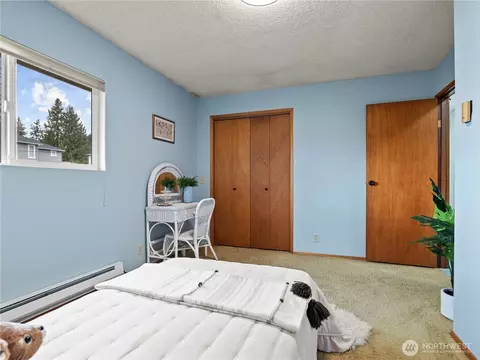 Bedroom - 725 232nd St SE, Bothell, WA 98021 photo 5 of 7