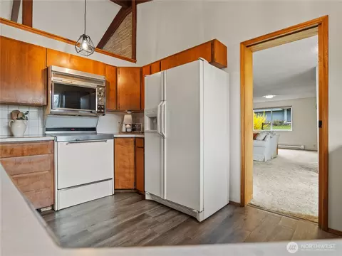 Kitchen - 725 232nd St SE, Bothell, WA 98021 photo 2 of 2