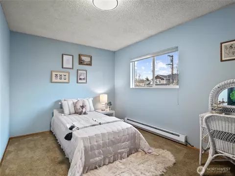 Bedroom - 725 232nd St SE, Bothell, WA 98021 photo 4 of 7