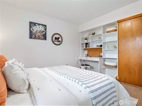 Bedroom - 725 232nd St SE, Bothell, WA 98021 photo 2 of 7