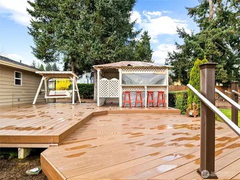 Exterior - 725 232nd St SE, Bothell, WA 98021 photo 7 of 12