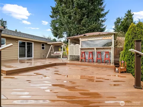 Exterior - 725 232nd St SE, Bothell, WA 98021 photo 8 of 12