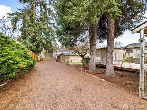 Exterior - 725 232nd St SE, Bothell, WA 98021 photo 9 of 12