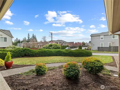 Exterior - 725 232nd St SE, Bothell, WA 98021 photo 5 of 12