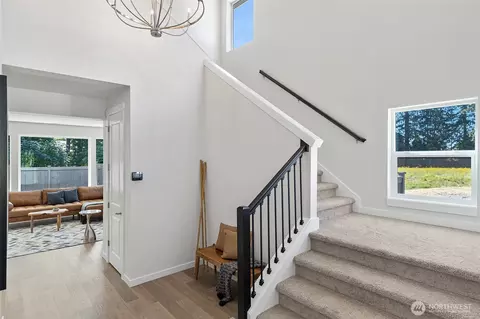 Entry Way - 3195 Roosevelt Ave, Enumclaw, WA 98022 photo 2 of 2