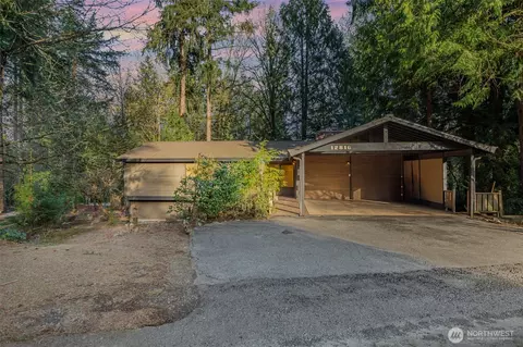 12816 Holiday Dr NE, Kirkland, WA 98034
