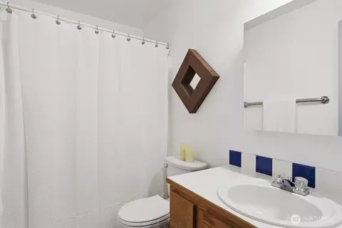 Bath - 314 Broadway Blvd, Algona, WA 98001 photo 2 of 4