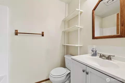 Bath - 314 Broadway Blvd, Algona, WA 98001 photo 4 of 4