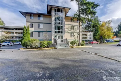 5630 200th St SW #B201, Lynnwood, WA 98036