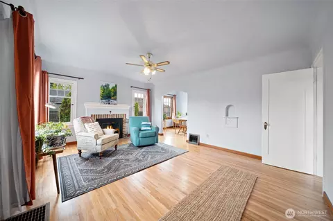 Living - 511 E Chestnut St, Walla Walla, WA 99362 photo 1 of 4