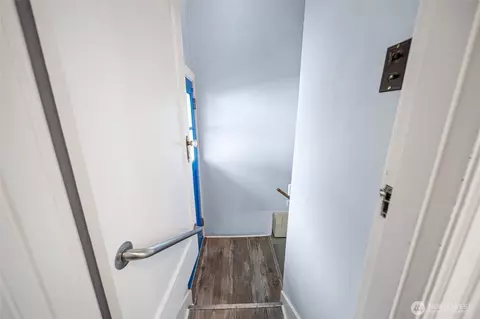 Entry Way - 511 E Chestnut St, Walla Walla, WA 99362 photo 2 of 3