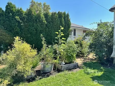 Exterior - 511 E Chestnut St, Walla Walla, WA 99362 photo 3 of 13