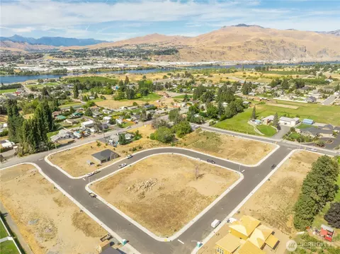 177 Chadwick St NW, East Wenatchee, WA 98802