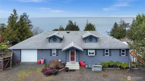 361 E Bluff Dr, Port Angeles, WA 98362