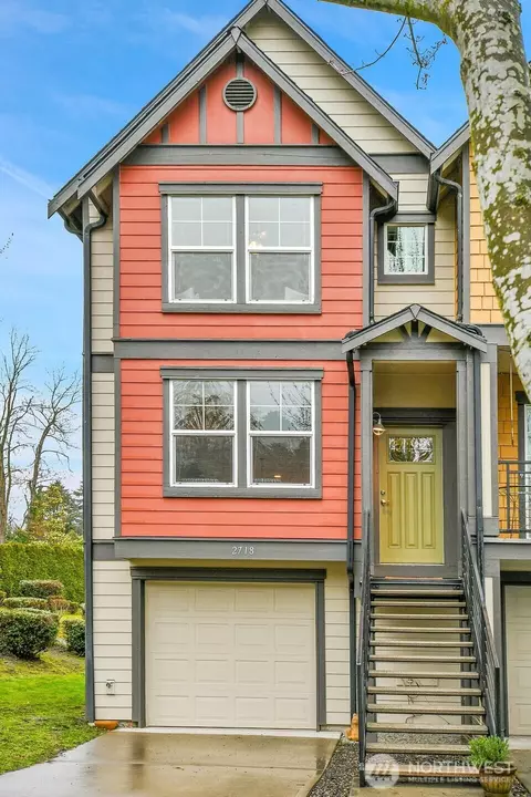 2718 SW Sylvan Heights Dr, Seattle, WA 98106
