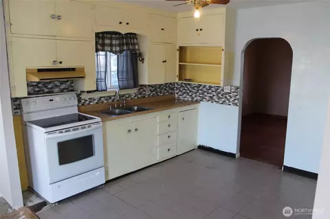Kitchen - 112 E 3rd St, Lind, WA 99341 photo 1 of 1