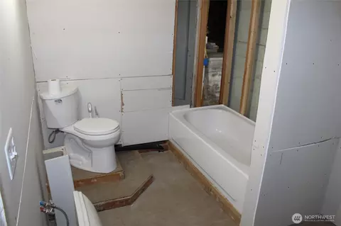 Bath - 112 E 3rd St, Lind, WA 99341 photo 4 of 4