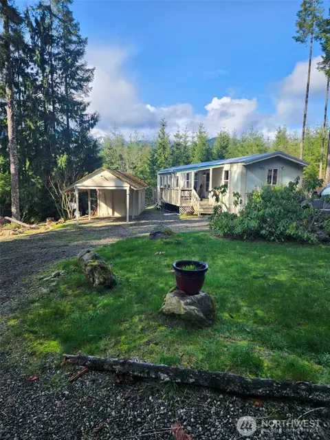 420 N Dow Mountain Dr, Hoodsport, WA 98548
