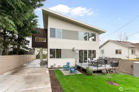 332 NW 89th St, Seattle, WA 98117