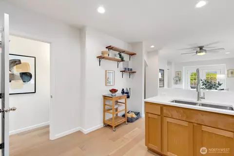 Entry Way - 125 20th Ave E #B, Seattle, WA 98112 photo 1 of 1