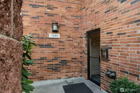 3400 25th Ave W #403, Seattle, WA 98199