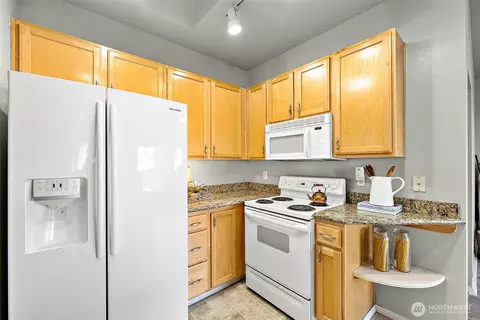 Kitchen - 7413 144th Ave E, Sumner, WA 98390 photo 4 of 4