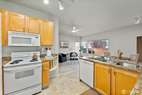 Kitchen - 7413 144th Ave E, Sumner, WA 98390 photo 3 of 4