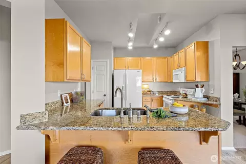 Kitchen - 7413 144th Ave E, Sumner, WA 98390 photo 2 of 4