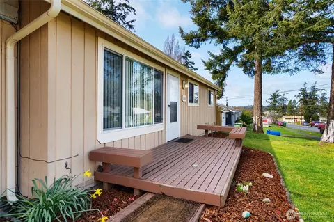 1661 NE 9th Ave, Oak Harbor, WA 98277
