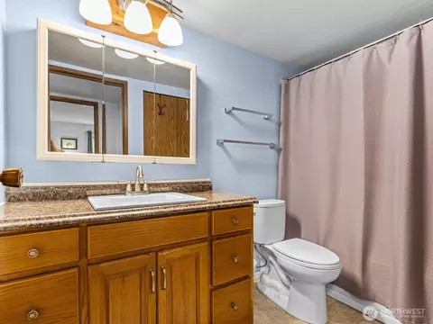 Bath - 615 75th St SE #D64, Everett, WA 98203 photo 1 of 1