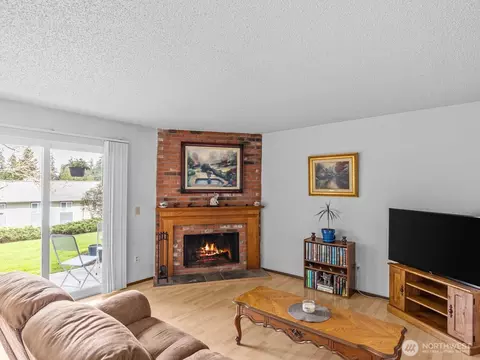 Living - 615 75th St SE #D64, Everett, WA 98203 photo 1 of 2