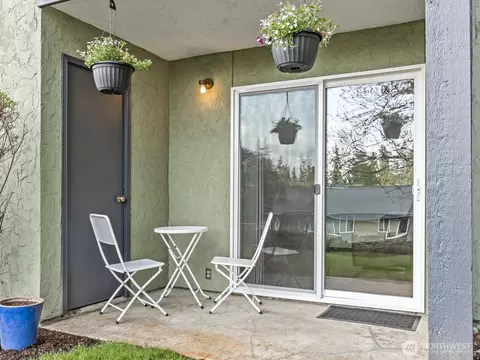 Exterior - 615 75th St SE #D64, Everett, WA 98203 photo 2 of 4