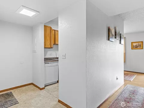 Entry Way - 615 75th St SE #D64, Everett, WA 98203 photo 3 of 3