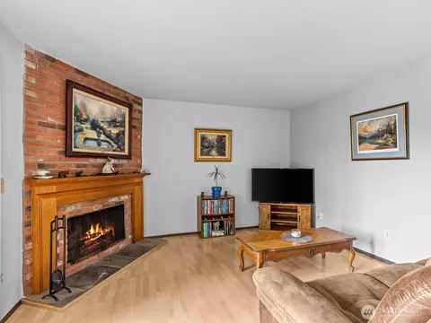 Living - 615 75th St SE #D64, Everett, WA 98203 photo 2 of 2