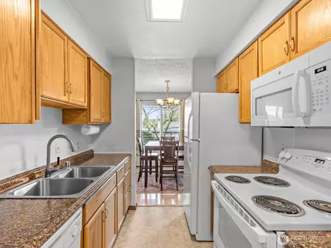 Kitchen - 615 75th St SE #D64, Everett, WA 98203 photo 1 of 2