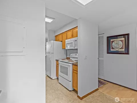 Entry Way - 615 75th St SE #D64, Everett, WA 98203 photo 2 of 3